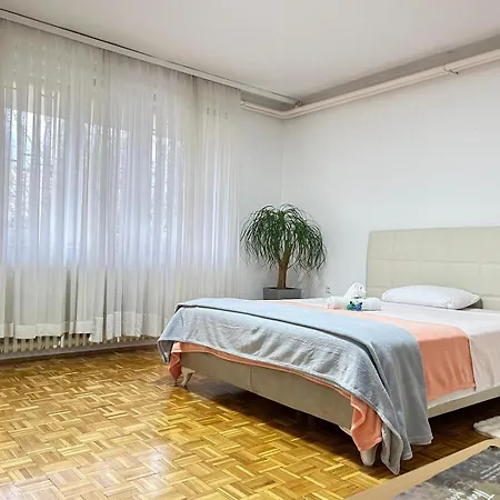 Apartment Avlija Garden Gem - Free Parking *