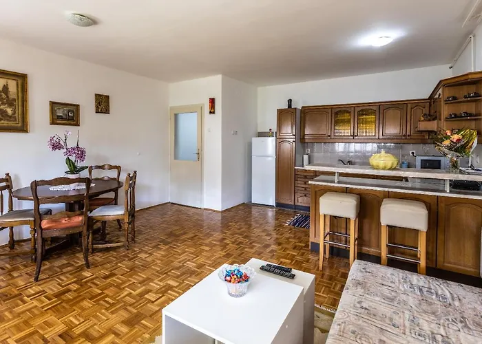 Avlija Garden Gem - Free Parking 公寓 塞拉耶佛